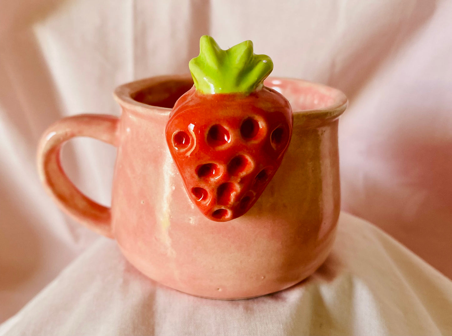 Pottery - Strawberry Kisses pot plant Style No 3